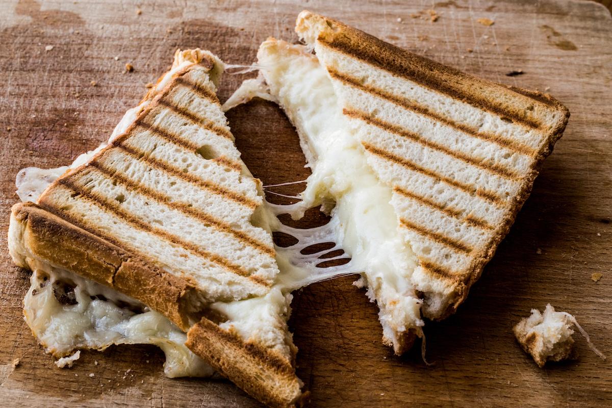 Combien de calories contiennent des toasts au fromage ?