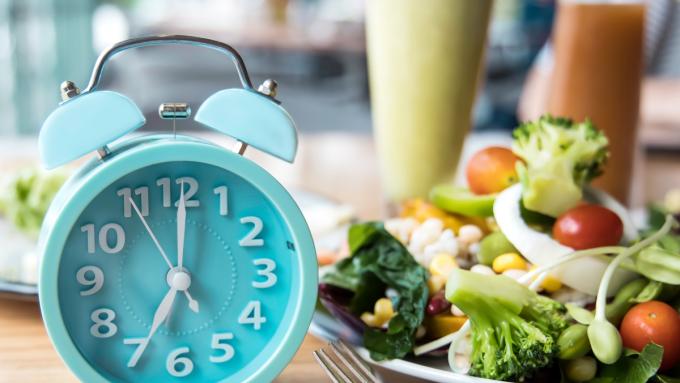 Quand le timing des apports nutritionnels est-il important et quand cela ne vaut-il pas la peine de s’en préoccuper ?