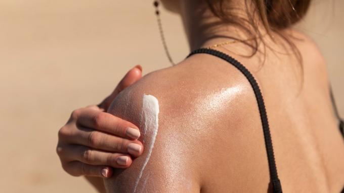 Il est grand temps de prendre soin de votre peau.  Appliquez quotidiennement un écran solaire sur votre visage et votre corps.  Voici 20 produits recommandés