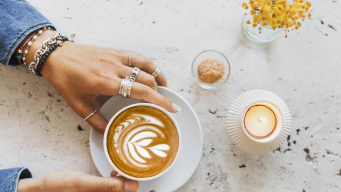 Le fait que le café élimine le magnésium du corps est un mythe.  C'est pourquoi vous avez des crampes, des muscles plus faibles et des palpitations cardiaques