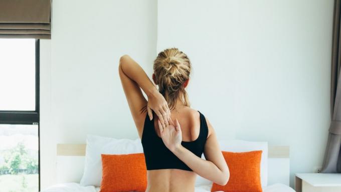 Essayez ces exercices faciles pour avoir le dos droit.  Parfait à faire à la maison ou même avec votre enfant