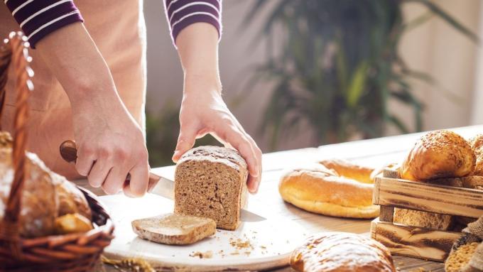 Vérifiez quel pain est le meilleur pour perdre du poids.  Vous serez peut-être surpris, mais la teneur en calories n'est pas la chose la plus importante