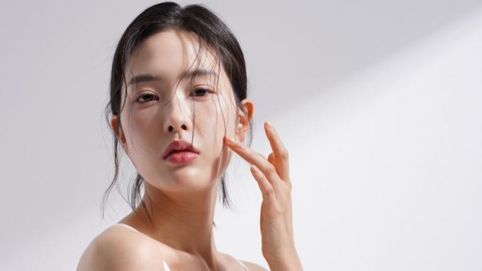 Les Coréennes savent bien prendre soin de leur peau en été.  C'est le secret de la popularité des produits cosmétiques solaires chez les voisins éloignés