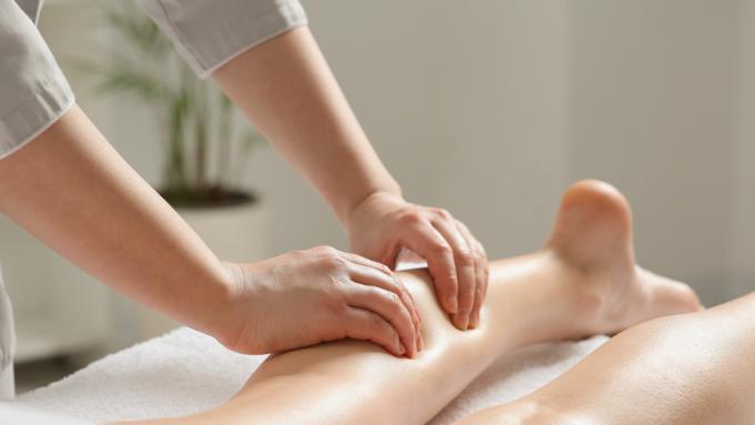 Vous ne serez plus jamais dupe : voici comment distinguer un massage thérapeutique d'un massage de relaxation.